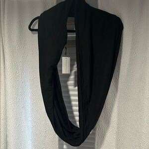 NWT Beyond Yoga Black Pocket Infinity Scarf